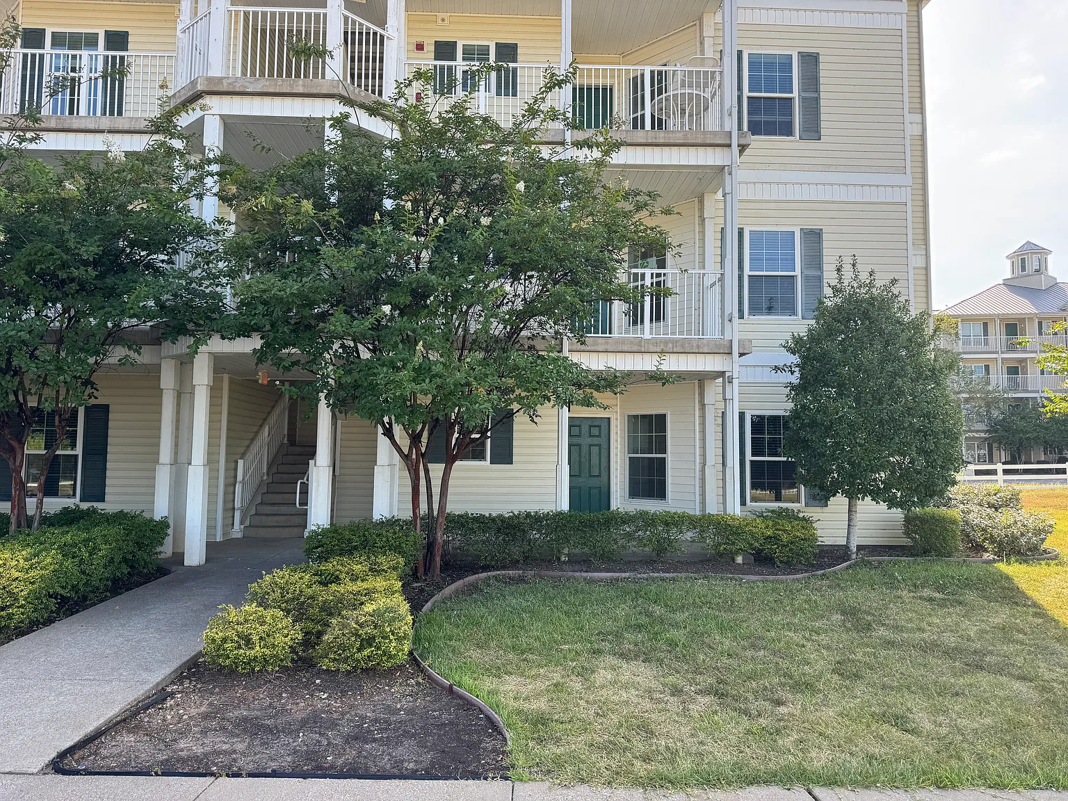 Water's Edge Beach Club on Lake Palestine — Photo 3