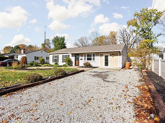 2nd image of 1686 Woodland Dr