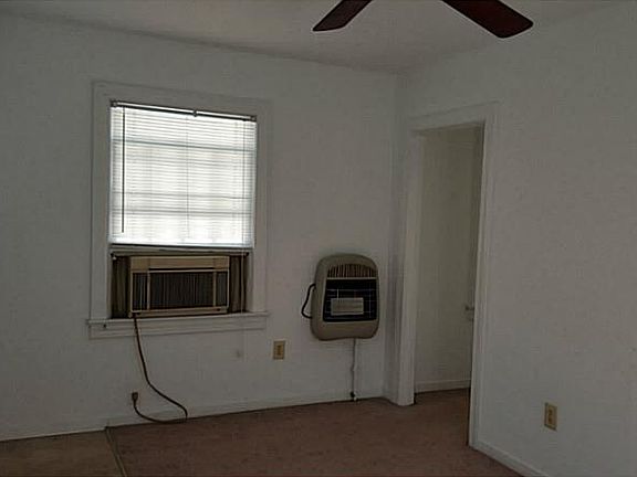 3rd image of 641 Potomac Ave
