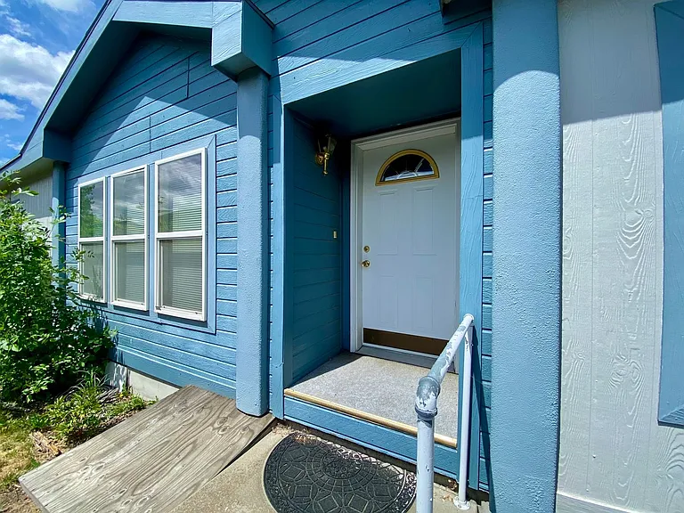 10410 F Ave — Photo 1