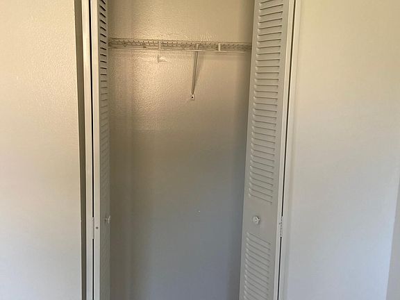 5th image of 621 W Rosewood Ln