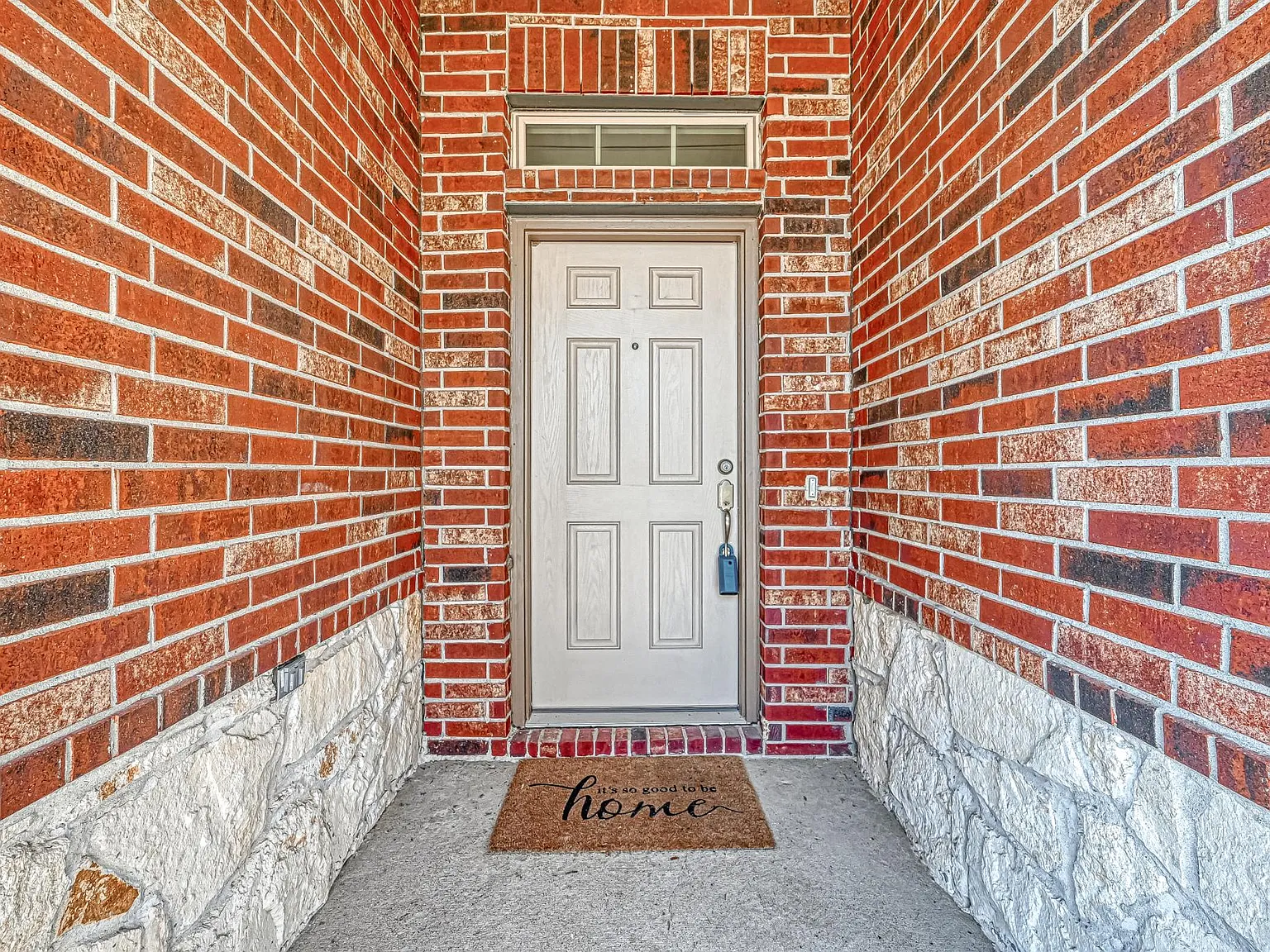 4 bed, 1847 sqft, $2,398 — Photo 2