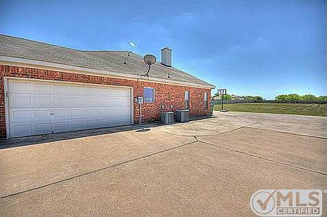 3rd image of 9536 Semintal Dr