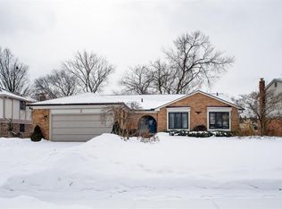 34283 Bretton Dr, Livonia, MI 48152
