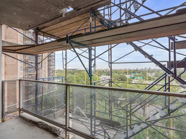 61-20 Grand Cent Parkway image 14 of 18