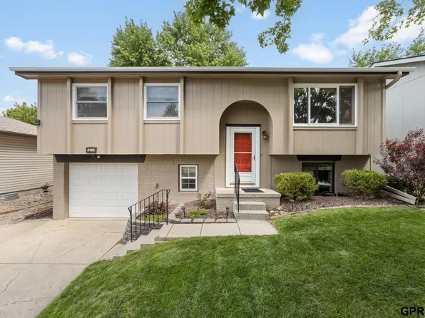13074 Meredith Ave, Omaha, NE 68164