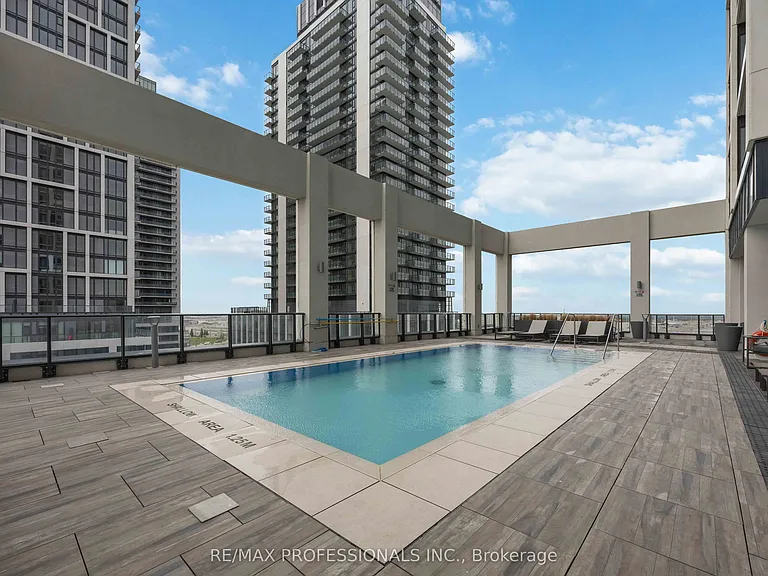 9000 Jane St #522 — Photo 29