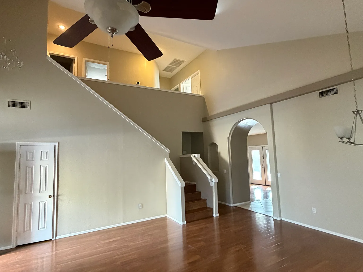 5 bed, 2493 sqft, $3,300 — Photo 4