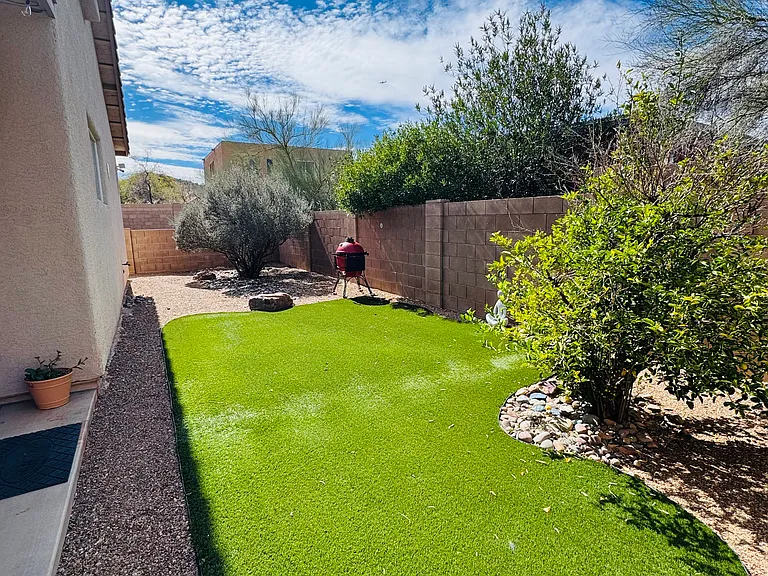 233 N Desert Park Pl — Photo 18