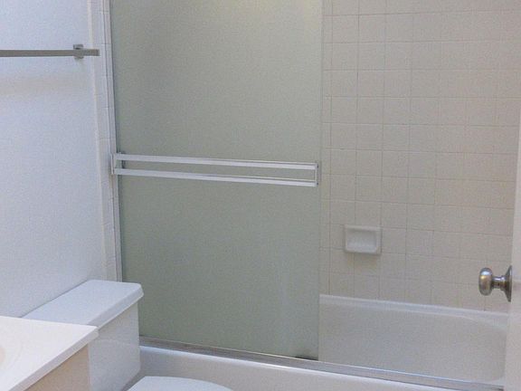 3rd image of 525 Cole St #5