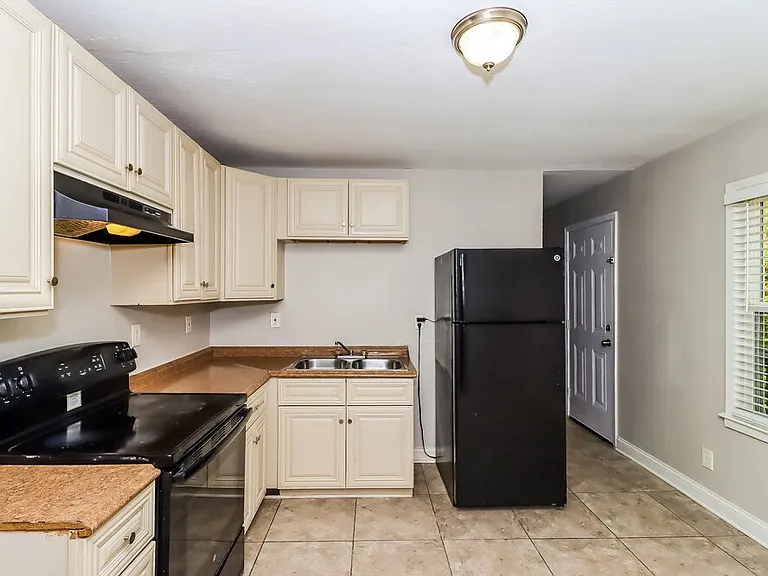 5401 Snow White Ln — Photo 9