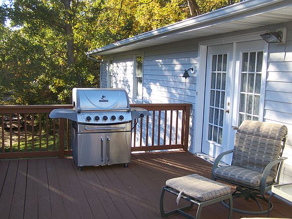 Lg walkout deck with stairs