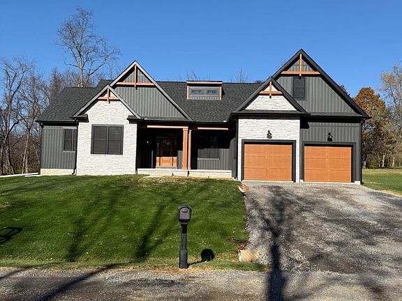 5th image of 234 Stormfield Dr W