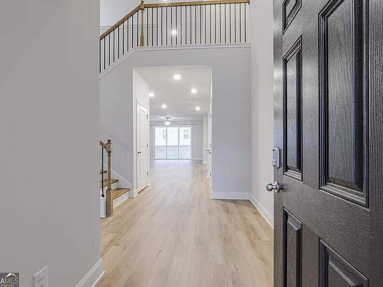 376 Caledonia Ct — Photo 5