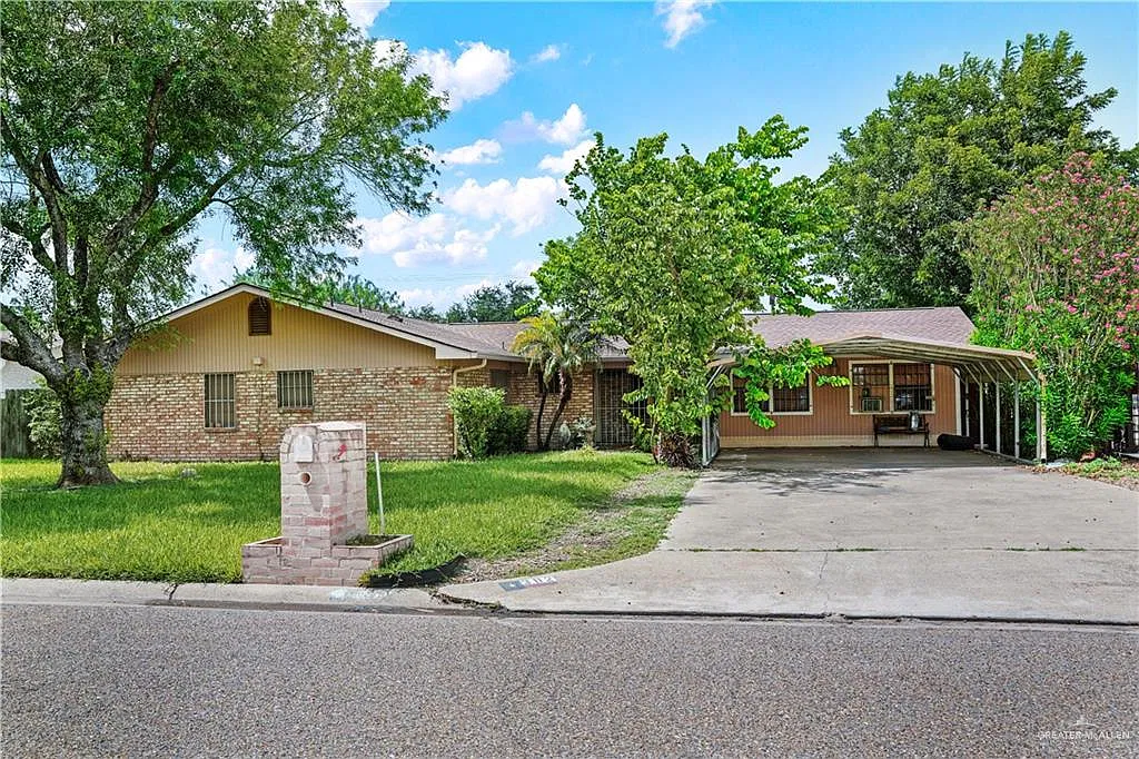 4 bed, 3.5 bath, 2501 sqft, $2,200 — Photo 1