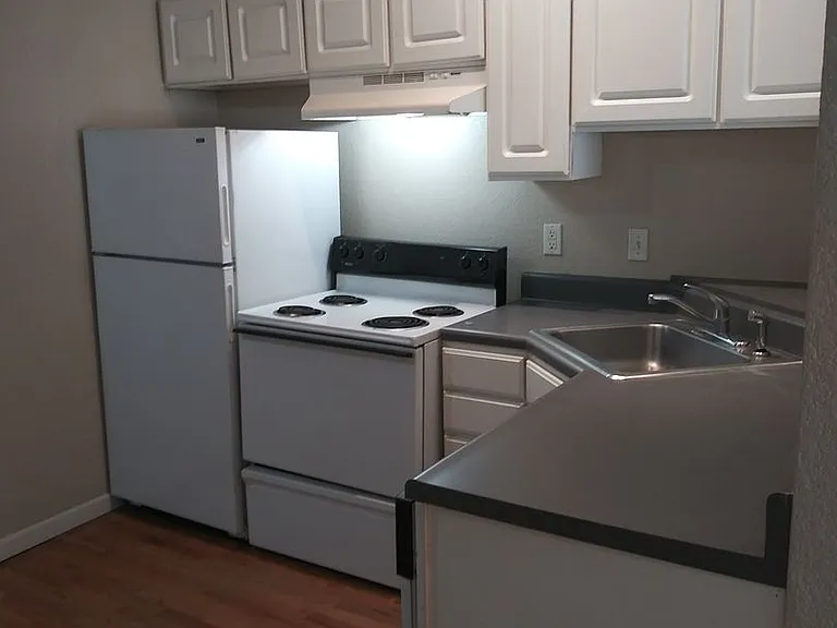 1425 N Washington St #305 — Photo 2