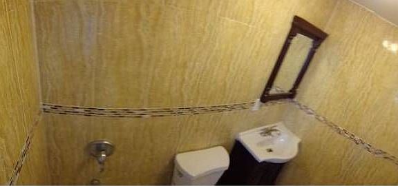 Tiled Bathroom Walls