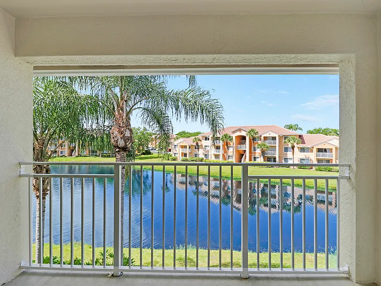 121 SW Palm Dr #306 — Photo 11