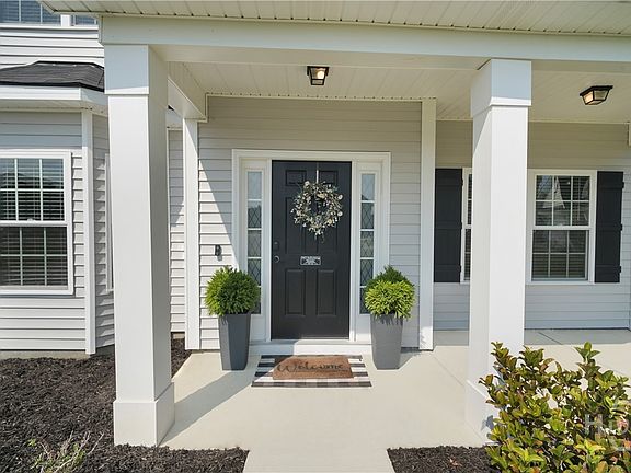 4th image of 131 Loganberry Lane NE