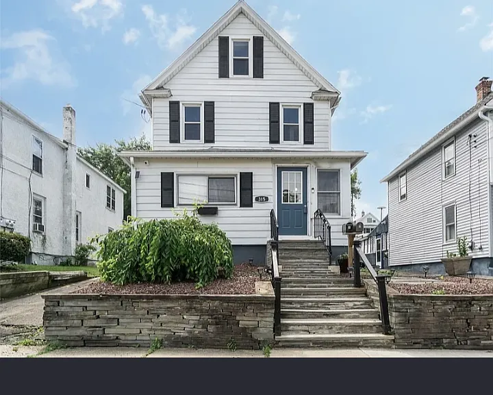 Hill Ave — Photo 1