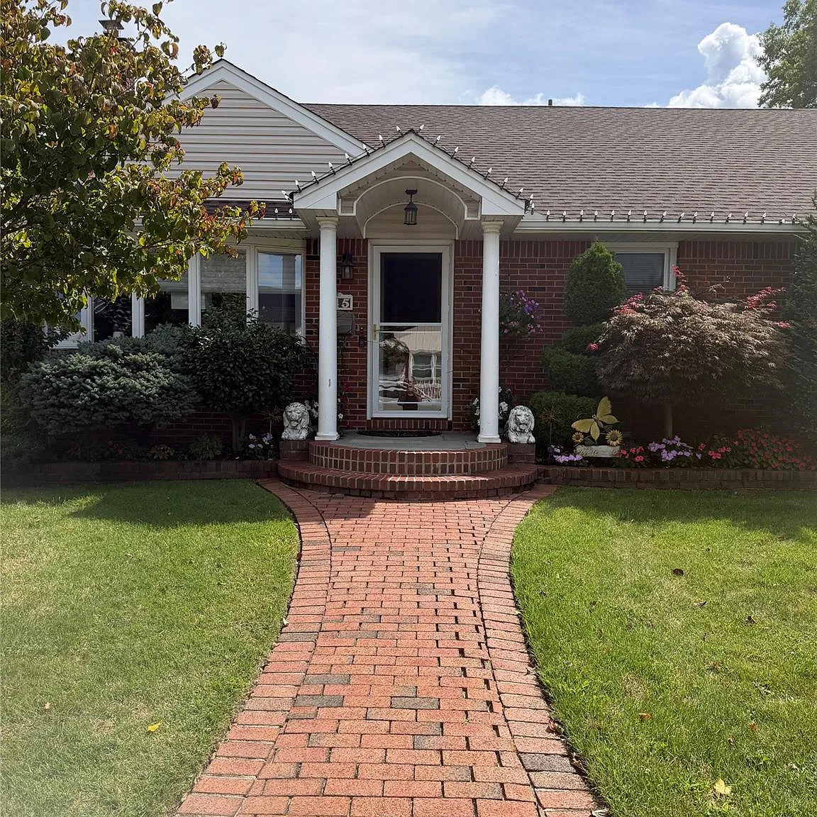 3 bed, 1.0 bath, 600 sqft, $1,800 — Photo 1