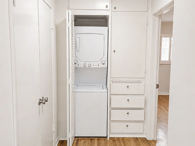 12240 Montana Ave #105 — Photo 14