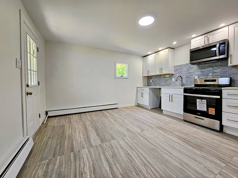 12 Franklin St — Photo 13