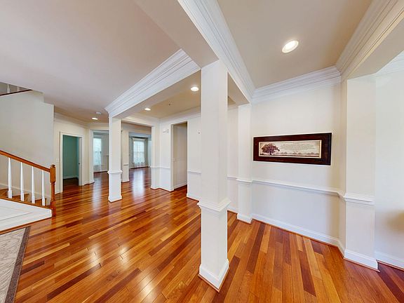 5th image of 3041 Moore Ln