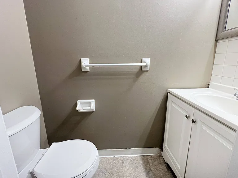 Twin Gables Apartments — Photo 50