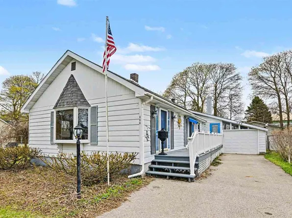 404 May St, Charlevoix, MI 49720
