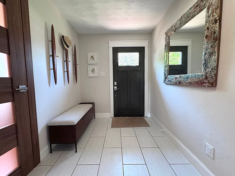 928 General Stuart Dr — Photo 2