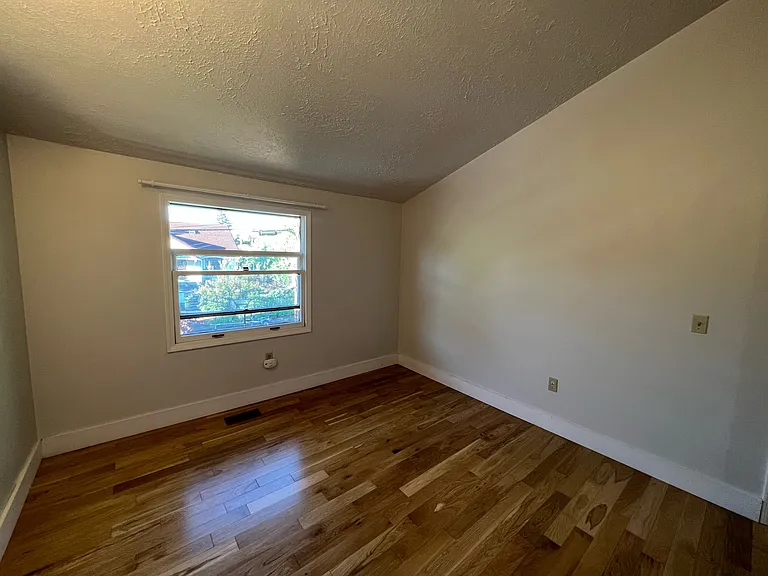 2407 NE Skidmore St — Photo 3