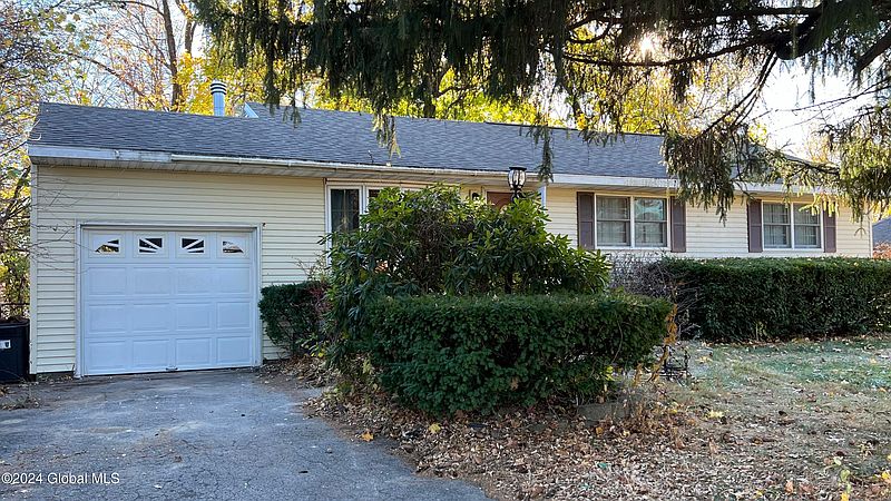 3rd image of 21 Tipton Drive