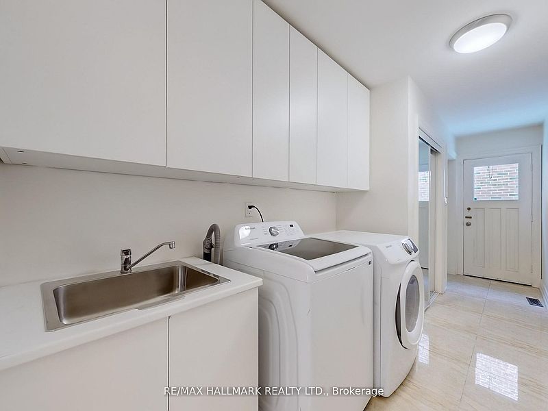Toronto House for rent - 5 Bedrooms — photo 17