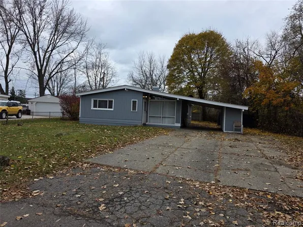 261 Spring Park, Walled Lake, MI 48390