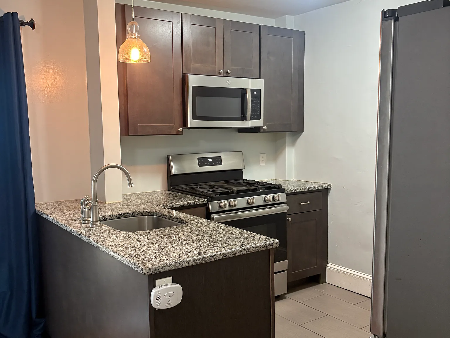 3 bed, 1.5 bath, 1020 sqft, $2,500 — Photo 2