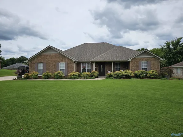 110 Cedar Glen Dr, Huntsville, AL 35811