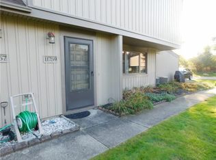 11759 Harbour Light Dr, North Royalton, OH 44133
