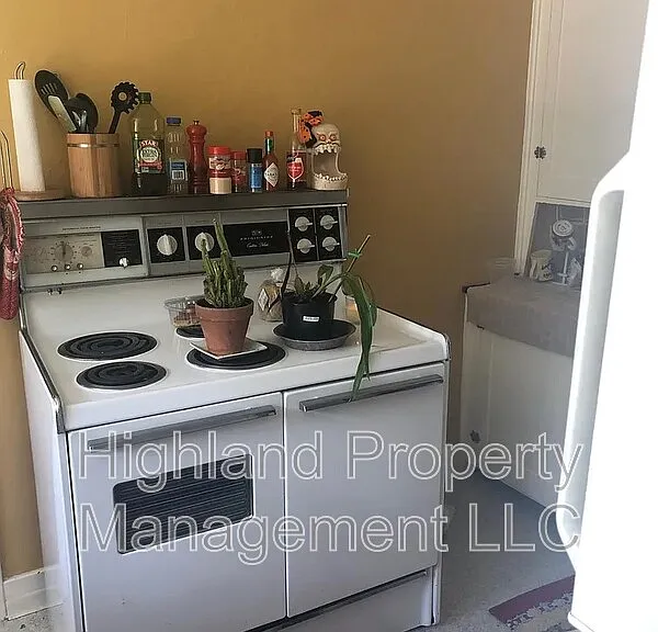 340 S Grand Ave #4 — Photo 7