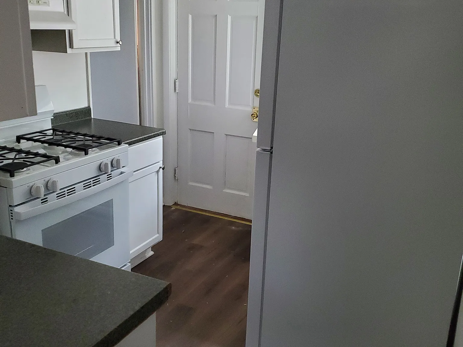 2 bed, 800 sqft, $2,000 — Photo 2