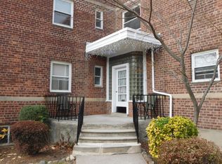 565 Castleton Ave, Staten Island, NY 10301