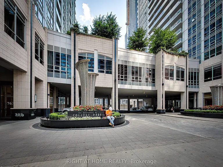 761 Bay St #313 — Photo 14
