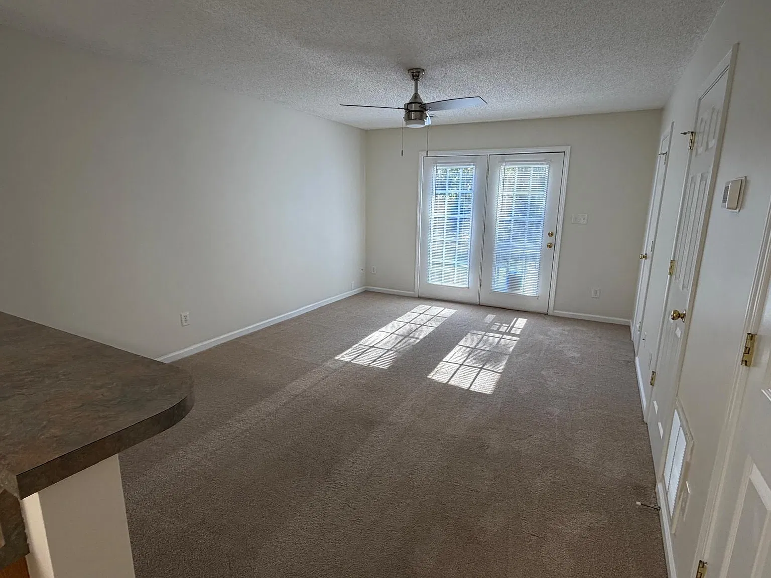 2 bed, 1.5 bath, 1050 sqft, $1,325 — Photo 3