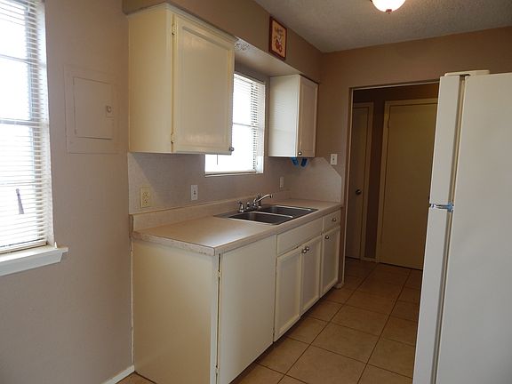 5th image of 929 Quetzal St APT 1