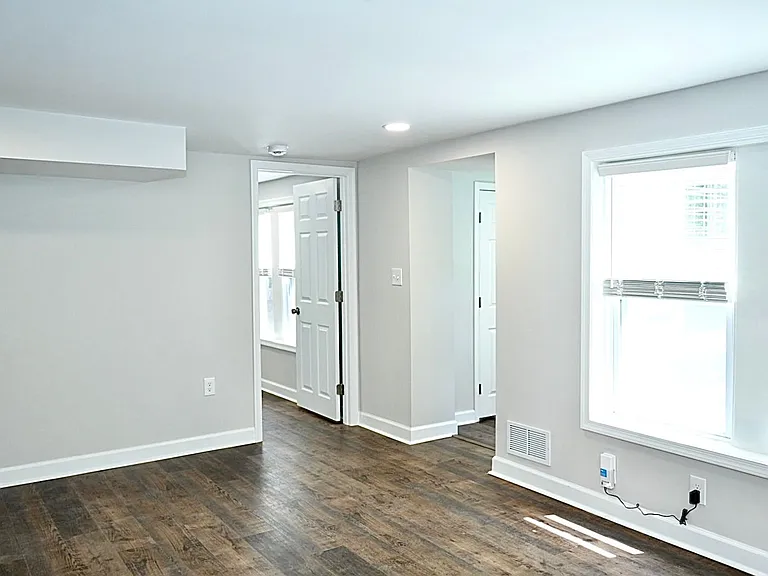 406 Hedge St — Photo 7