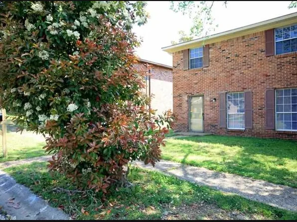 6 Pickering Dr, Little Rock, AR 72211