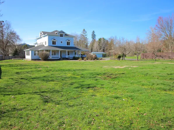 1316 NE Evans St, Grants Pass, OR 97526