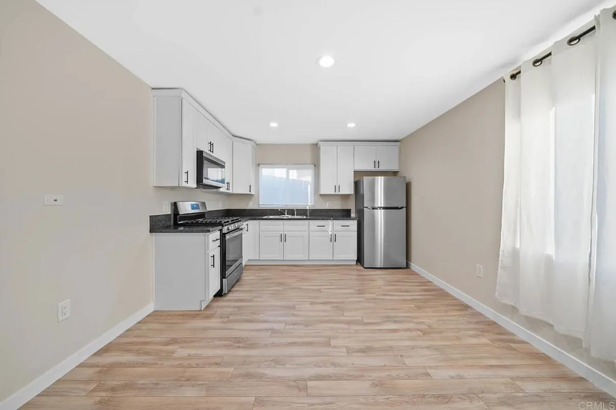 809 Merlin Dr — Photo 1