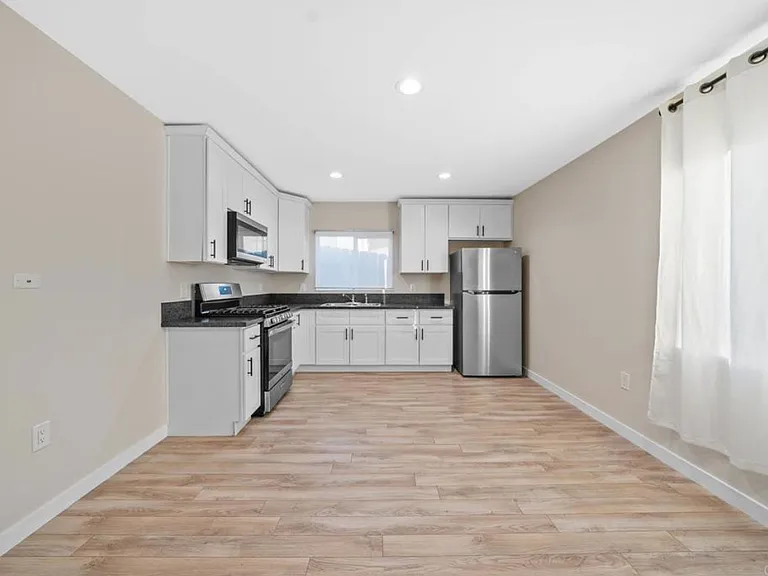 809 Merlin Dr — Photo 1
