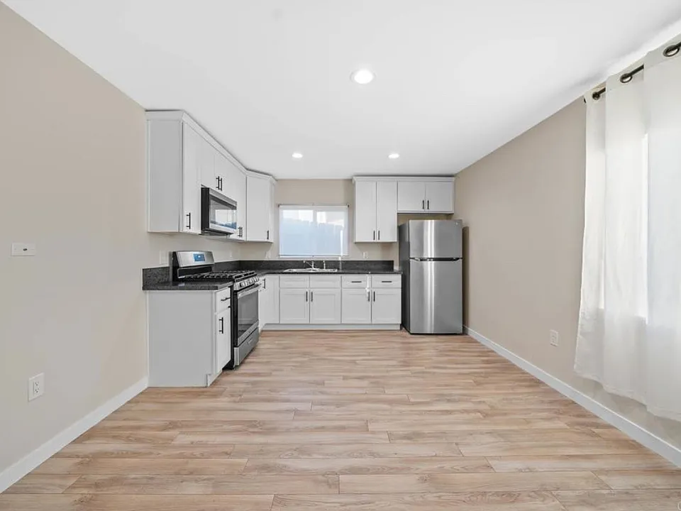 809 Merlin Dr